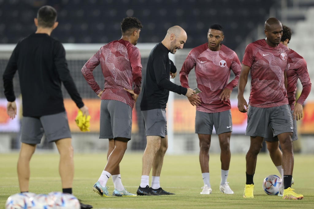 Felix Sanchez et ses joueurs à Doha le 2 octobre 2022