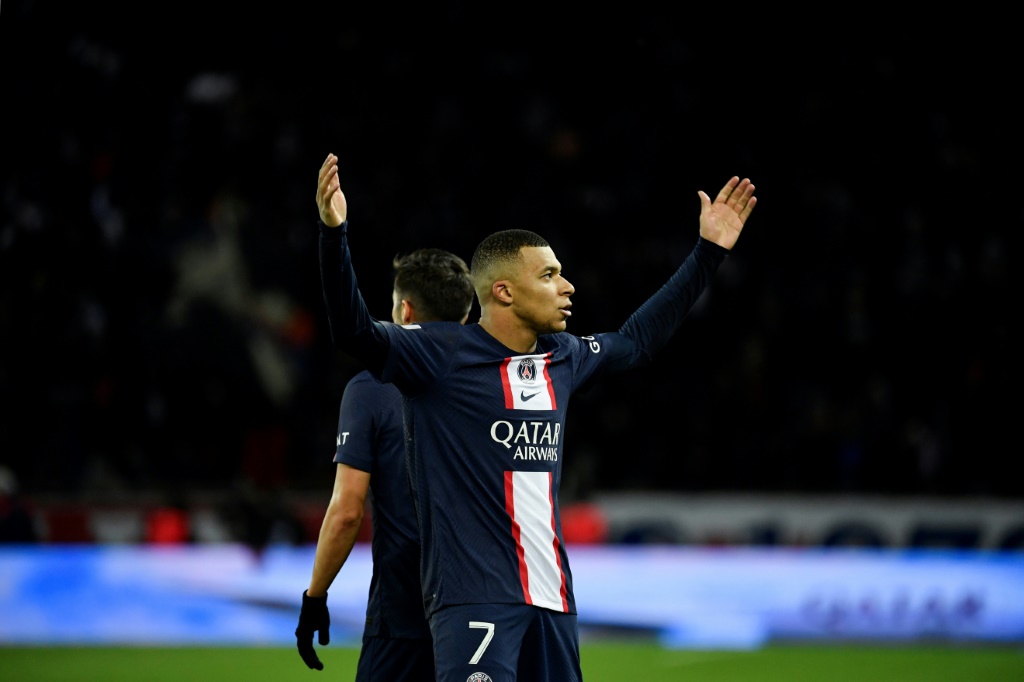 L'attaquant du Paris Saint-Germain Kylian Mbappe lors du match de Ligue 1 contre Strasbourg au Parc des princes le 28 décembre 2022