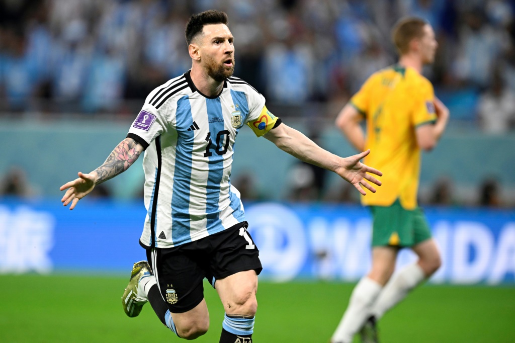 Le capitaine de l'Argentine Lionel Messi célèbre un but lors du match contre l'Australie au premier tour du Mondial au Qatar à Doha