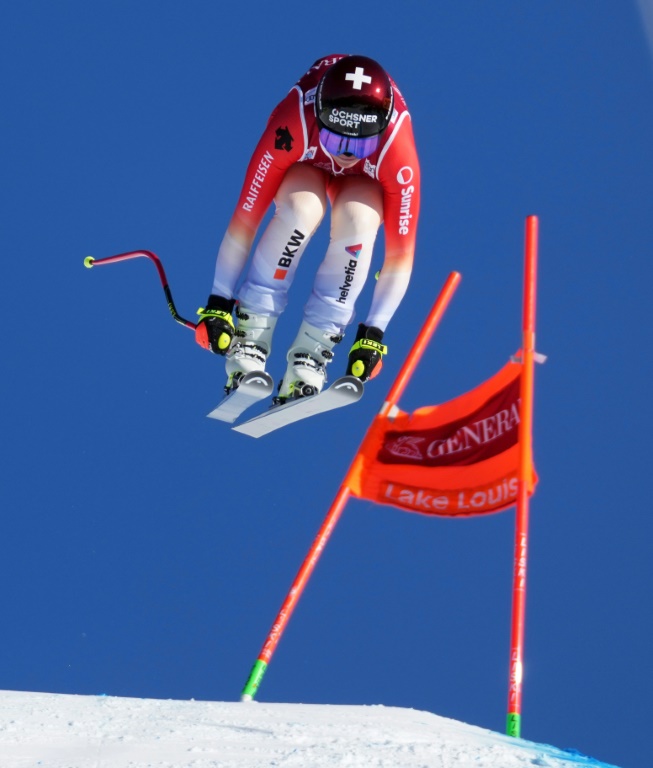 La Suissesse Corinne Suter pendant la descente de Coupe du monde de ski disputée le samedi 3 décembre 2022 à Lake Louise