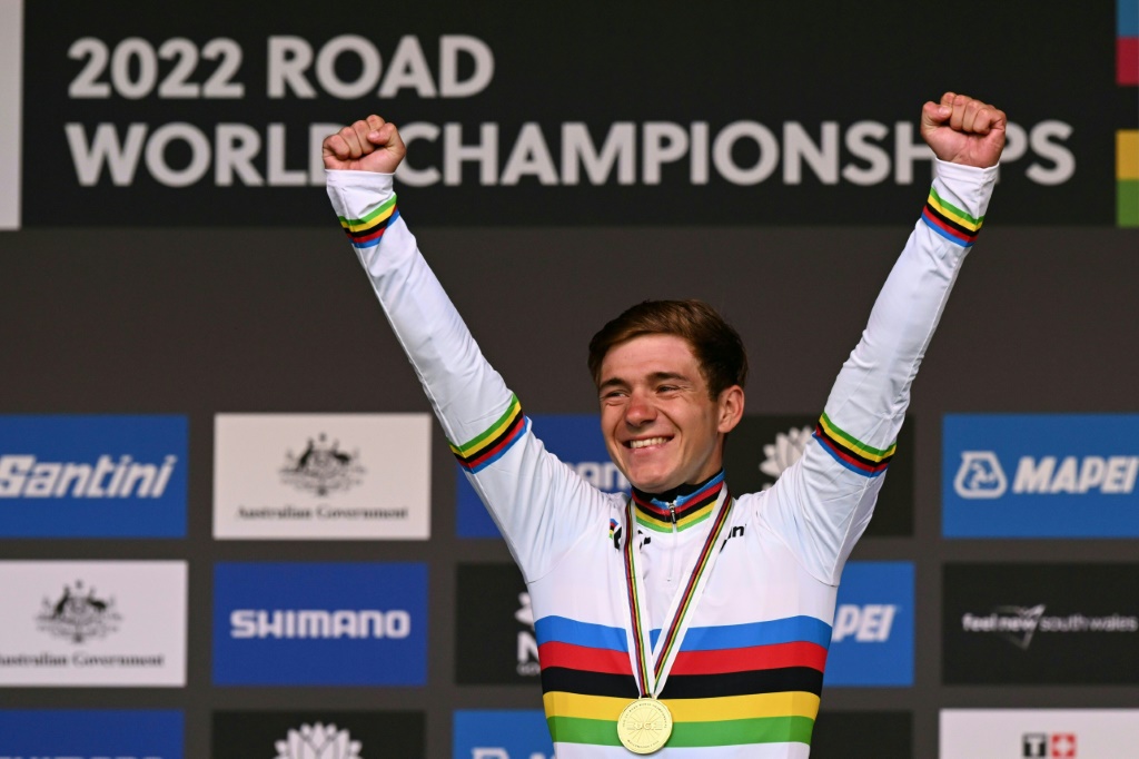 Le cycliste belge Remco Evenepoel après sa victoire aux championnats du monde sur route de Wollongong