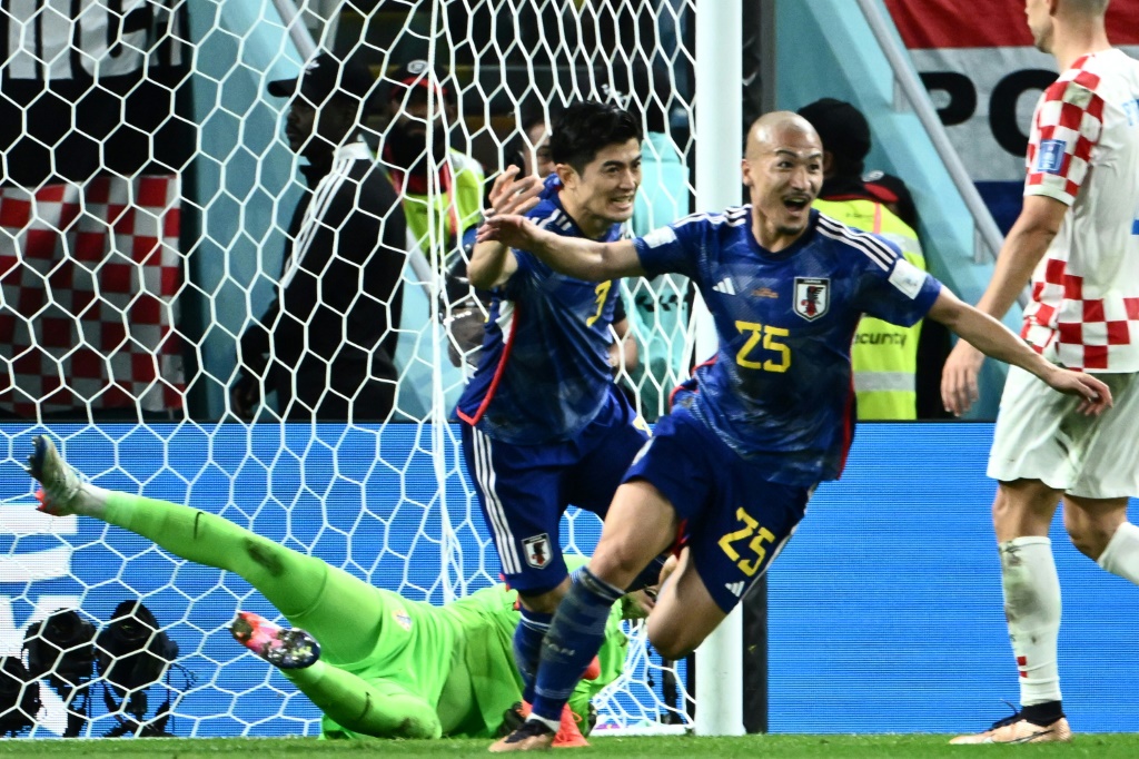 L'attaquant japonais Daizen Maeda ouvre le score contre la Croatie, en huitième de finale du Mondial, le 5 décembre 2022 à Doha