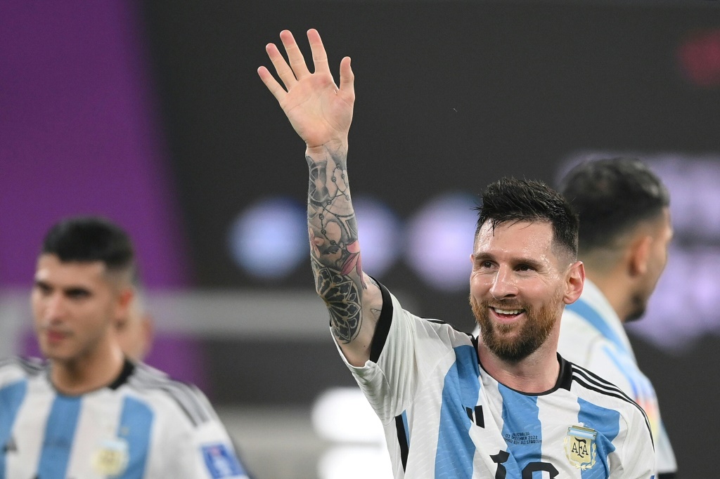L'attaquant Lionel Messi fête la victoire de l'Argentine contre l'Australie au Mondial le  3 décembre 2022 à Doha