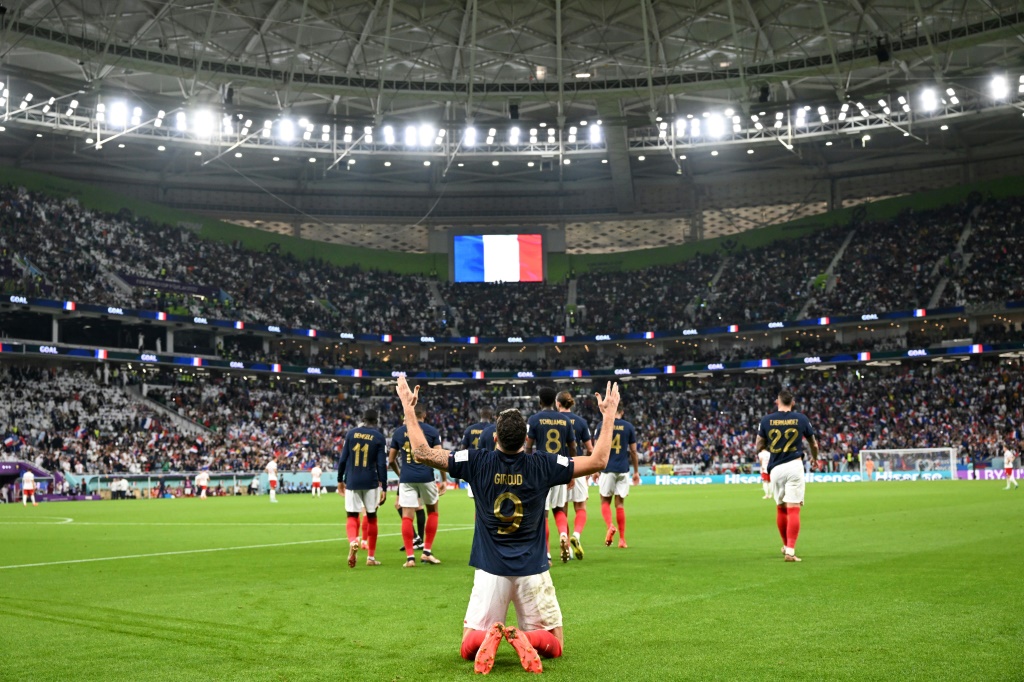 Olivier Giroud a inscrit le premier but de l'équipe de France contre la Pologne en huitièmes de finale de la Coupe du monde au Qatar, le 4 décembre 2022