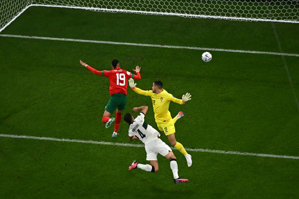 Le Marocain Youssef En-Nesyri marque contre le Portugal le 10 décembre 2022 à Doha