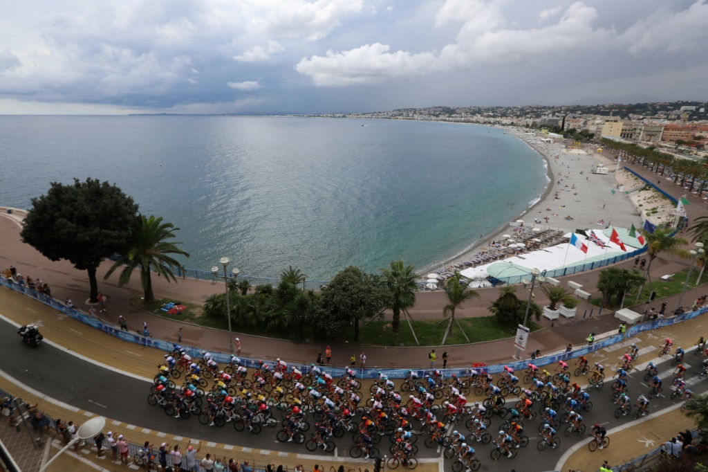 Le peloton au départ du Tour de France 2020 à Nice, le 29 août 2020