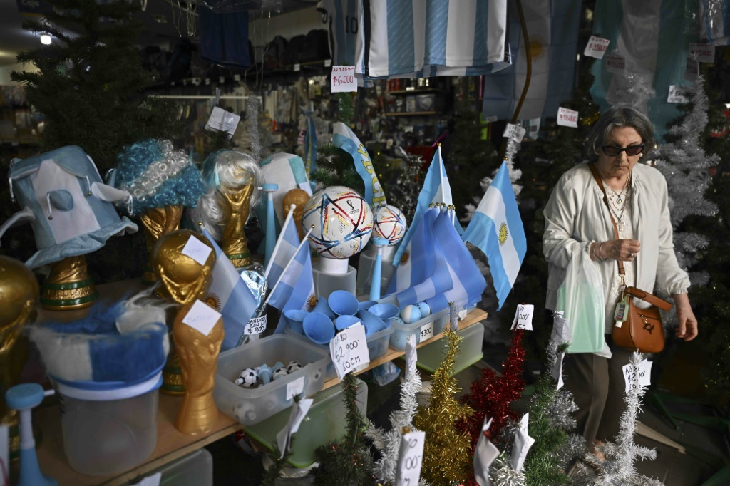Un magasin de souvenirs de la Coupe du Monde, à Buenos Aires en Argentine le 16 décembre 2022