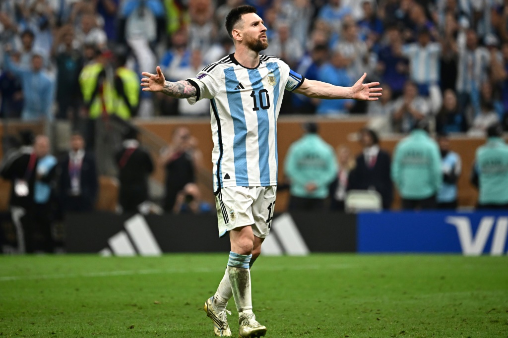 Lionel Messi auteur d'un doublé pour l'Argentine contre la France en finale du Mondial à Doha, le 18 décembre 2022