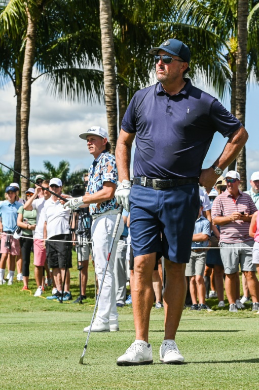 L'Américain Phil Mickelson lors du premier tour du tournoi LIV organisé sur le parcours du Trump National Doral le 28 octobre 2022 à Miami