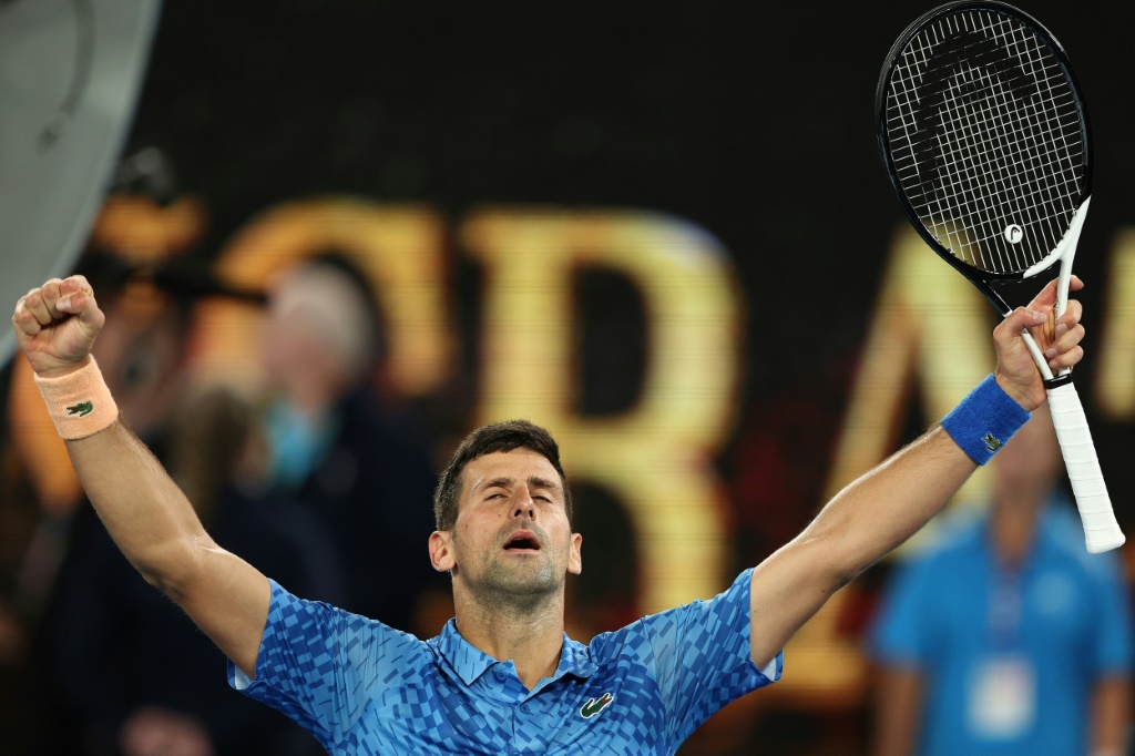 Le Serbe Novak Djokovic exulte après sa victoire sur le Bulgare Grigor Dimitrov à l'Open d'Australie