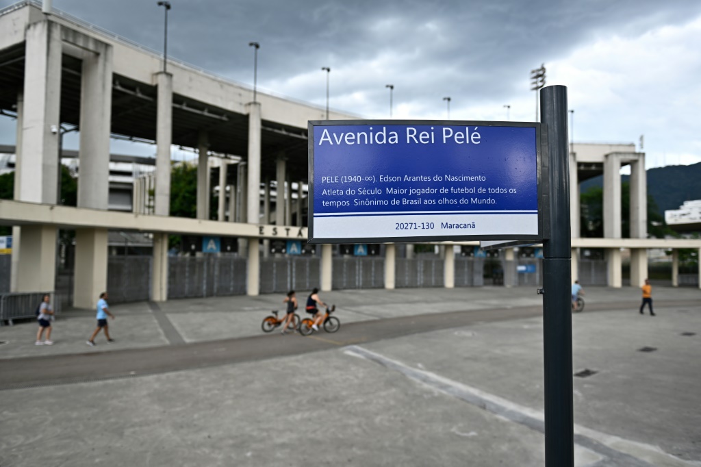 La mairie de Rio de Janeiro a officiellement baptisé l'avenue entourant le stade Maracana Avenue Rei Pele (Roi Pelé)