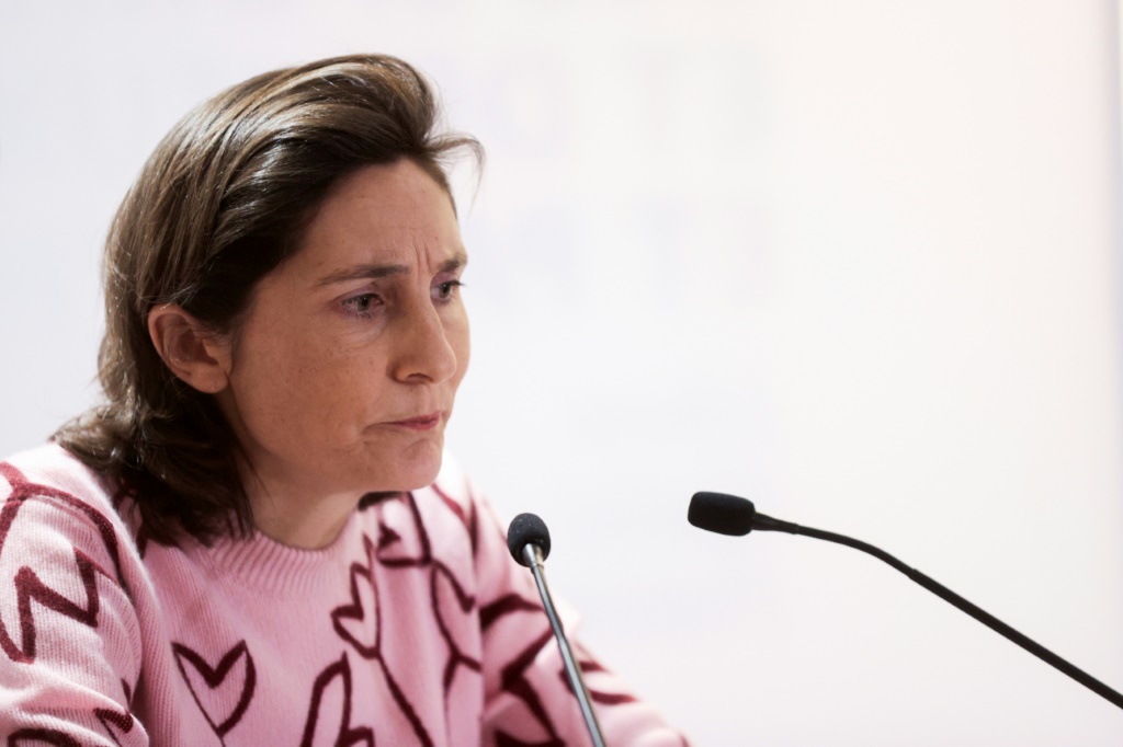 La ministre des Sports Amélie Oudéa-Castéra lors d'une conférence de presse au siège du ministère