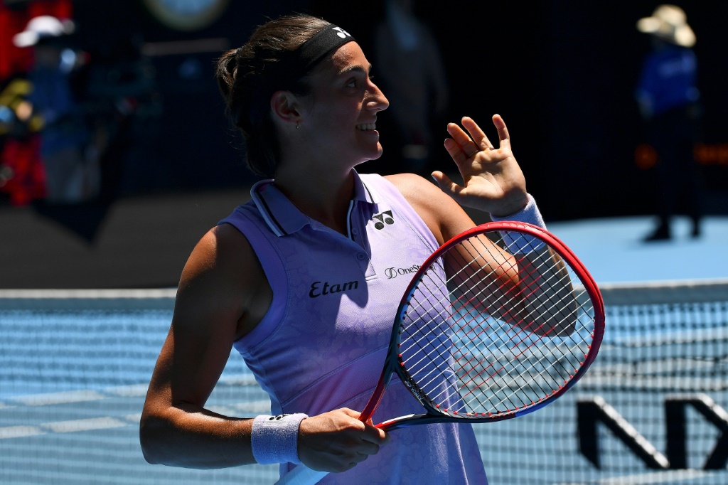 La Française Caroline Garcia célèbre sa victoire lors de la deuxième journée de l'Open d'Australie à Melbourne