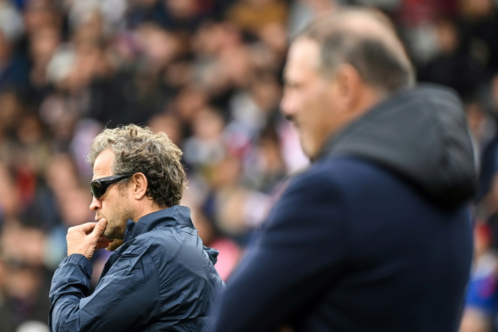 Le sélectionneur des Bleus Fabien Galthie (à gauche) et son adjoint Raphaël Ibanez lors du match entre la France et le Japon au Stadium de Toulouse le 20 novembre 2022 à Toulouse