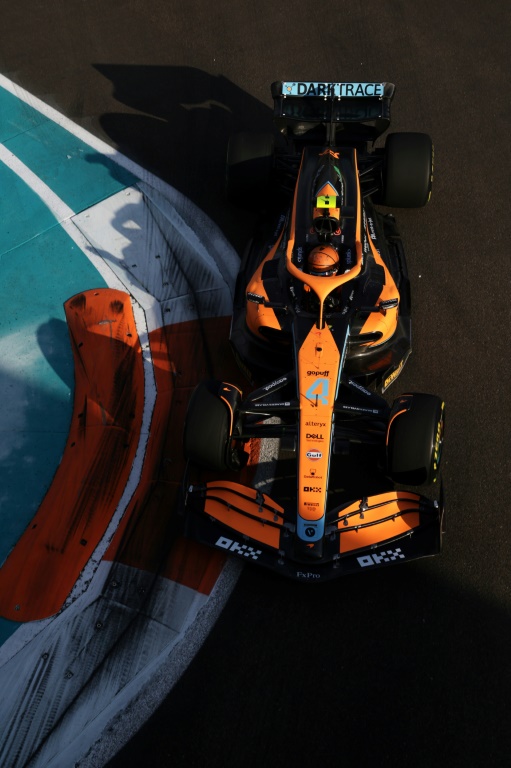 Le Britannique Lando Norris au volant de sa McLaren lors des essais libres du Grand Prix de Miami le 6 mai 2022 à Miami