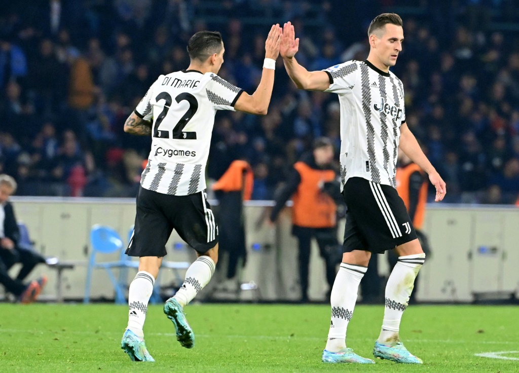 Les joueurs de la Juventus Angel Du Maria (g) et Arkadiusz Milik lors du match à Naples, le 13 janvier 2023