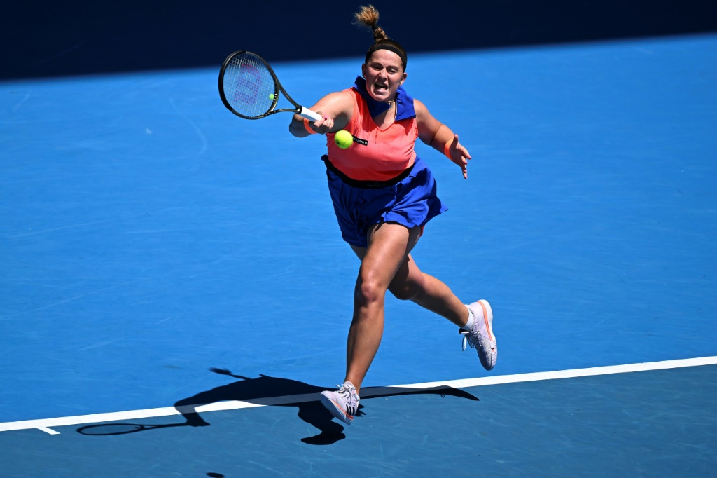 La Lettone Jelena Ostapenko lors de son 8e de finale contre l'Américaine Coco Gauff à l'Open d'Australie, à Melbourne, le 22 janvier 2023