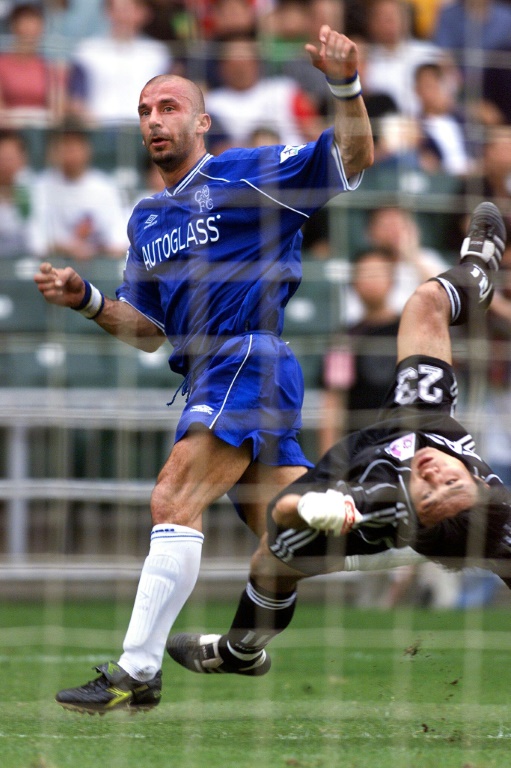 L'attaquant italien GianLuca Vialli sous le maillot de Chelsea lors d'un match amical à Hong Kong, le 22 mai 1999