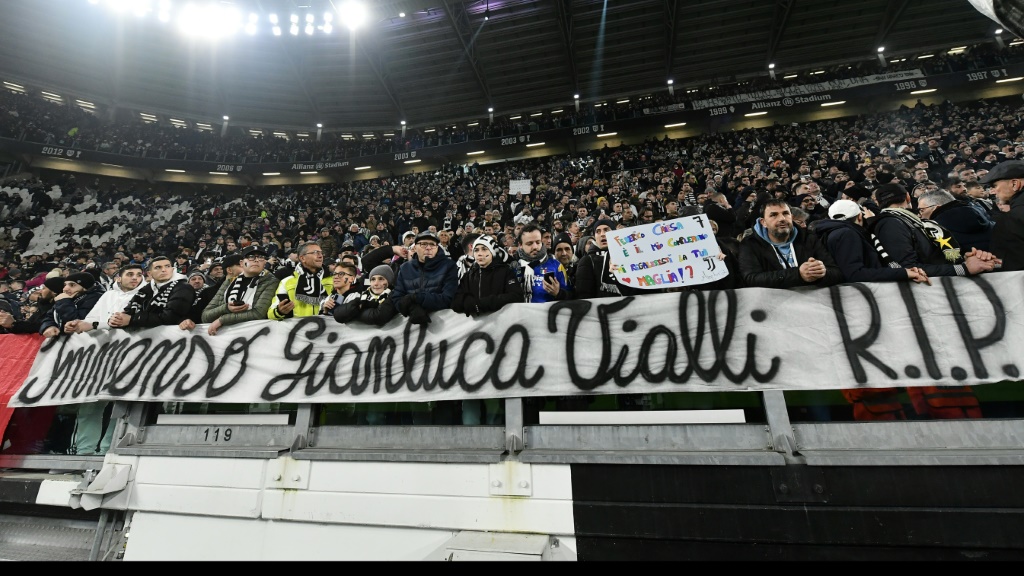 Banderole des supporters de la Juventus en hommage à Gianluca Vialli, décédé vendredi à 58 ans, déployée avant le match entre la Juve et l'Udinese, le 7 janvier 2023 à Turin