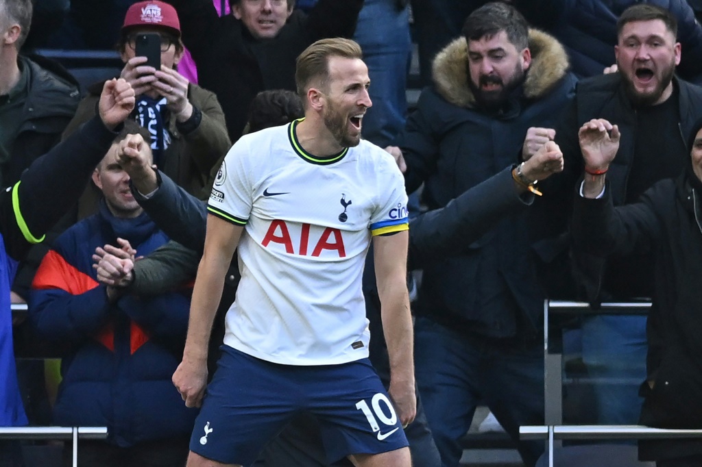 Le buteur de Tottenham Harry Kane célèbre son but inscrit contre Chelsea (2-0) dimanche 26 février 2023 lors de la 25e journée de Premier League