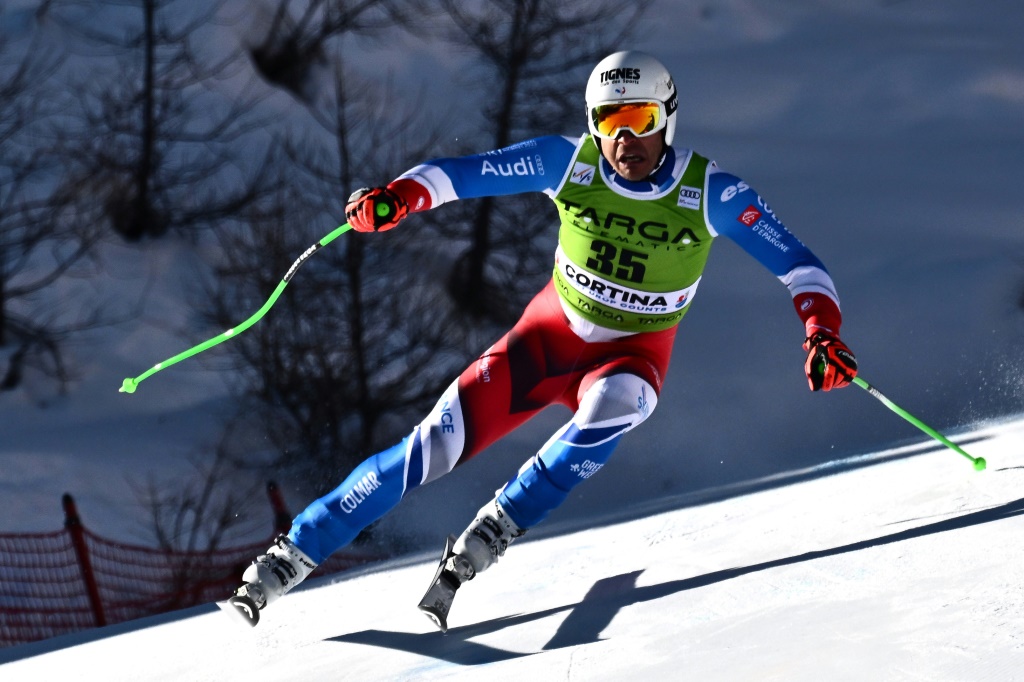 Le Français Johan Clarey lors du Super-G de la Coupe du monde de ski à Cortina d'Ampezzo en Italie le 29 janvier 2023