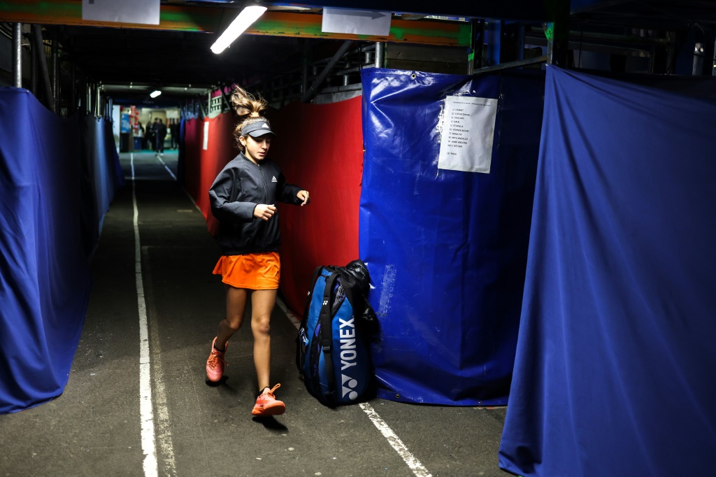 L'Américaine Julieta Pareja s'échauffe sous les tribunes du parc des expositions de Tarbes, le 25 janvier 2023