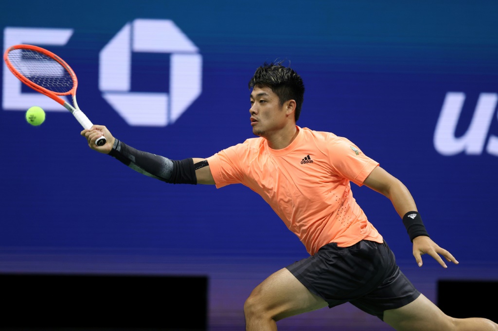 Le Chinois Yibing Wu au troisième tour de l'US Open contre le Russe Daniil Medvedev le 2 septembre 2022 à New York