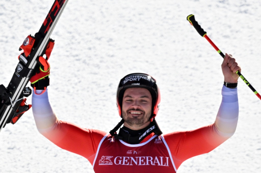 Le Suisse Loic Meillard après la seconde manche du slomo géant des Mondiaux dont il a pris la 2e place finale le 17 février 2023 à Courchevel