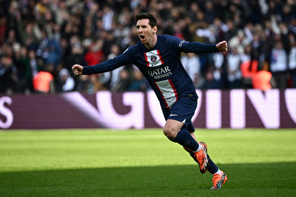 Lionel Messi auteur du but de la victoire sur coup franc pour le PSG face à Lille, le 19 février 2023 au Parc des Princes