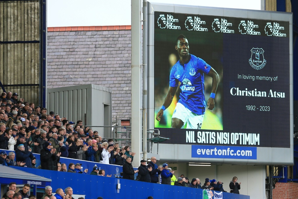 Hommage le 18 février 2023 des supporters d'Everton à Christian Atsu, ancien joueur du club, décédé lors du séisme en Turquie