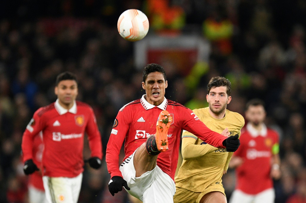 Le défenseur de Manchester United Raphaël Varane contre Barcelone, le 23 février 2023 à Manchester