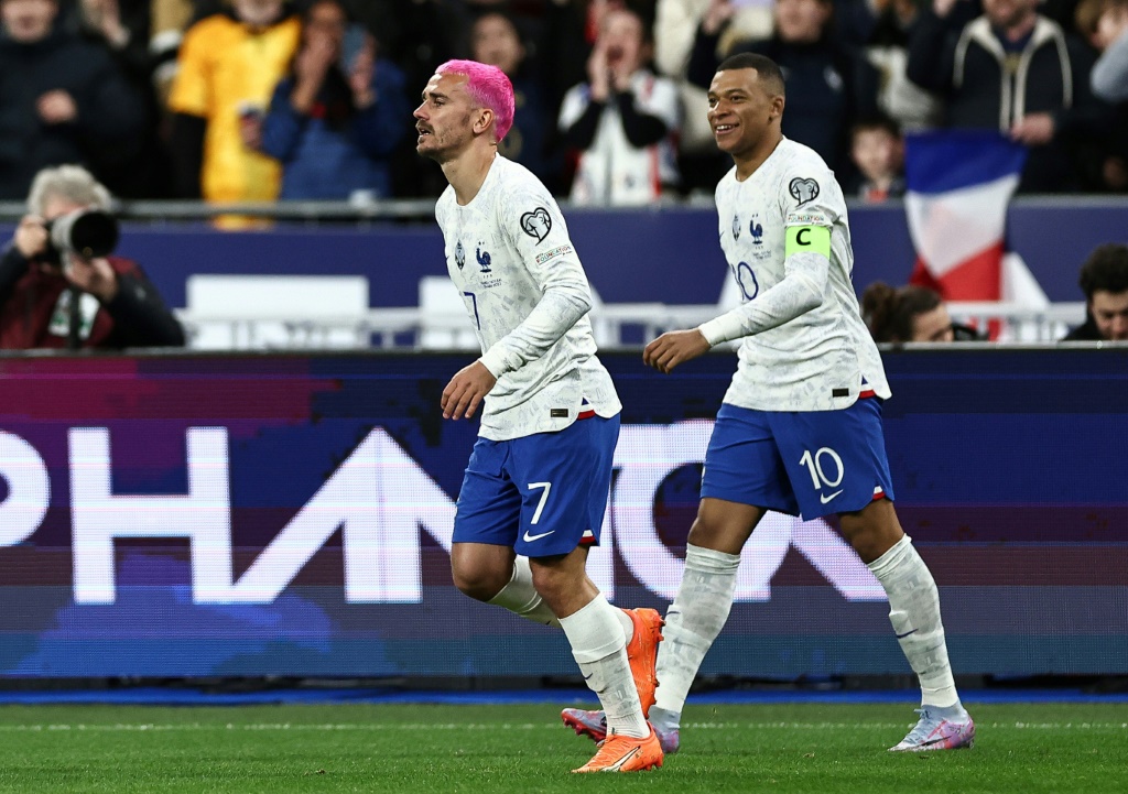Le capitaine Kylian Mbappé et Antoine Griezmann tous deux buteurs pour les Bleus contre les Pays-Bas au Stade de France
