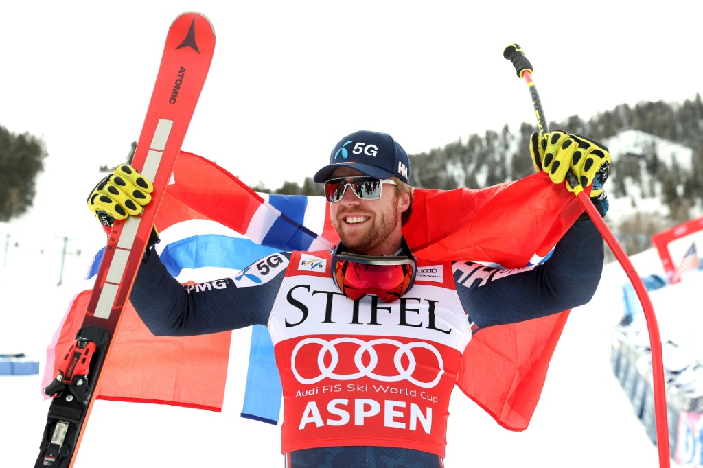 Le skieur alpin norvégien Aleksander Aamodt Kilde célèbre sa victoire lors de la descente de Coupe du monde d'Aspen (Colorado