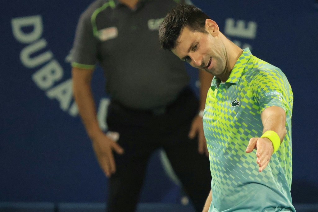 Le Serbe Novak Djokovic lors de son match perdu face au Russe Daniil Medvedev lors du tournoi ATP de Dubai le 3 mars 2023