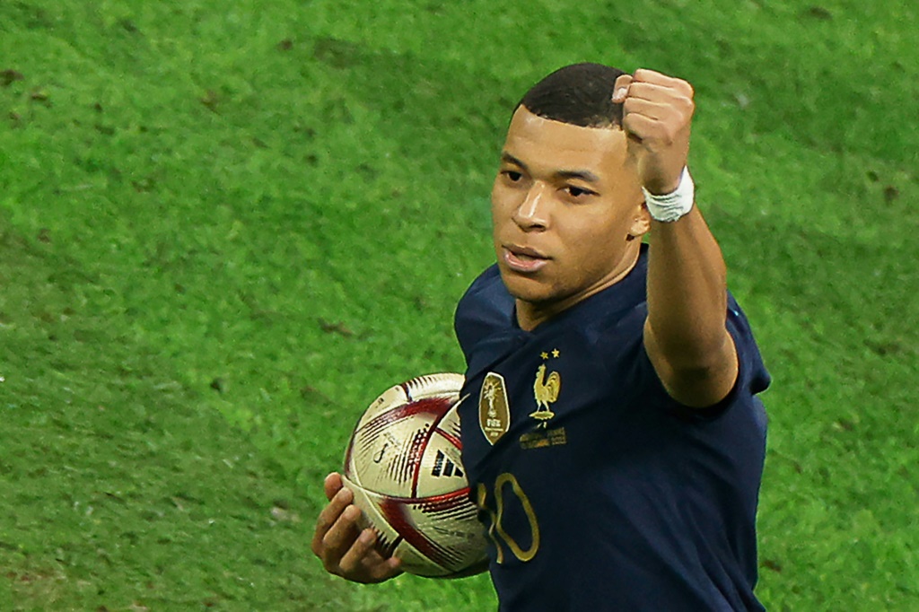 L'attaquant vedette de l'équipe de France Kylian Mbappé contre l'Argentine en finale du Mondial