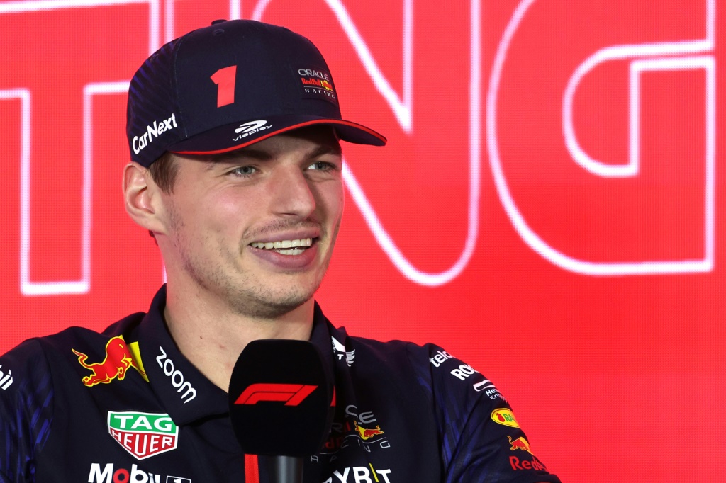Le pilote néerlandais de Red Bull Max Verstappen en conférence de presse d'avant-saison à Sakhir au Bahreïn