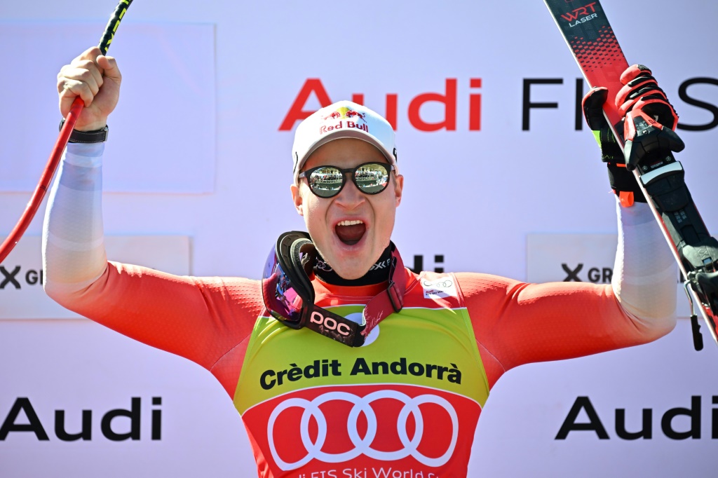 La joie du Suisse Marco Odermatt après sa victoire dans le super-G des finales de Coupe du monde de ski alpin le 16 mars 2023 en Andorre
