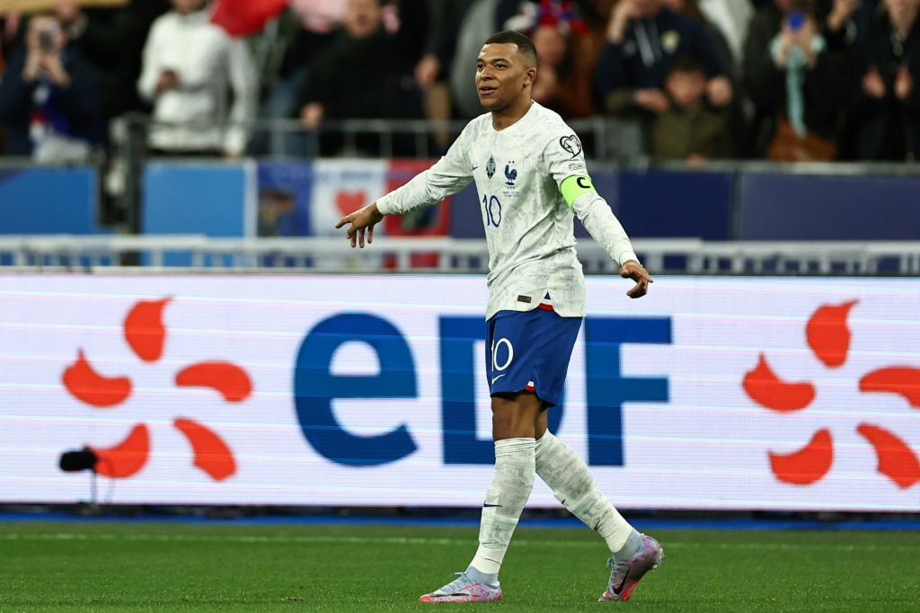Le capitaine Kylian Mbappé double buteur contre les Pays-Bas au Stade de France