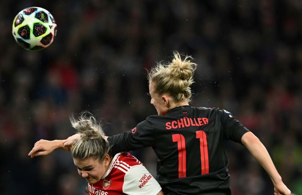 Lea Schüller inscrit de la tête l'unique but de la victoire du Bayern contre Arsenal