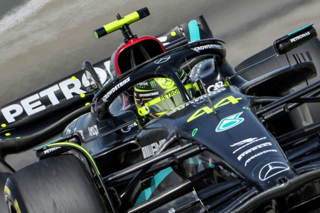 Le septuple champion du monde de Formule 1 Lewis Hamilton lors de séances d'essai sur le circuit de Sakhir