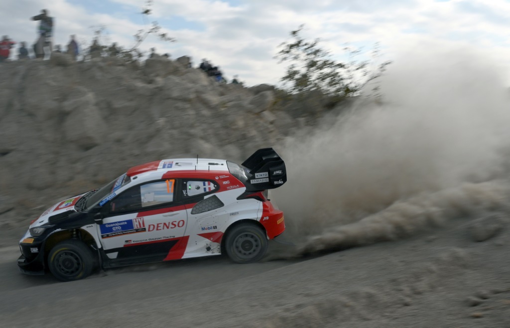 La Toyota pilotée par le Français Sébastien Ogier sur les pistes du rallye du Mexique le 19 mars 2023 autour de Leon dans l'Etat de Guanajuato