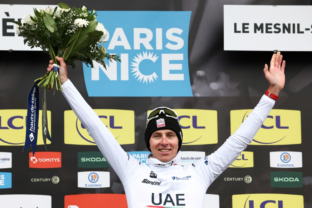 Le Slovène Tadej Pogacar, maillot blanc du meilleur jeune, à l'issue de la 1ère étape de Paris-Nice, le 5 mars 2023 à La Verrière