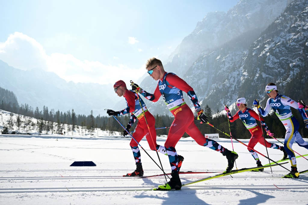 Les concurrents du 50 km style classique, dont le Norvégien Paal Golberg (g), lors des Mondiaux à Planica (Slovénie), le 5 mars 2023
