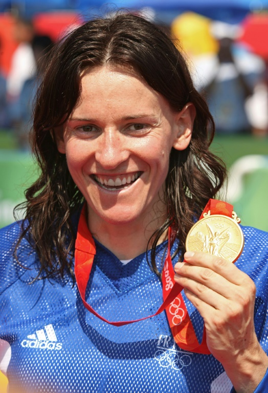 La Française Anne-Caroline Chausson avec son titre olympique en BMX lors des Jeux olympiques 2008 le 22 août 2008 à Pékin