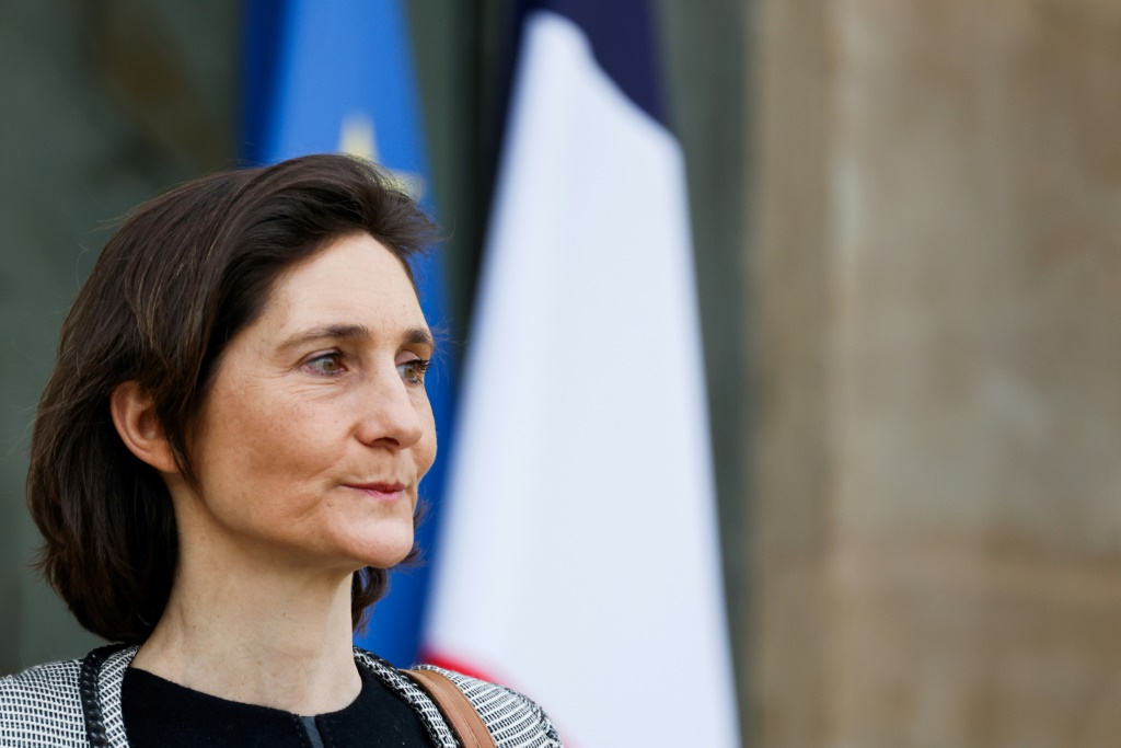 La ministre française des Sports, Amélie Oudéa-Castera, à la sortie du Conseil des ministres à l'Élysée, à Paris, le 15 février 2023