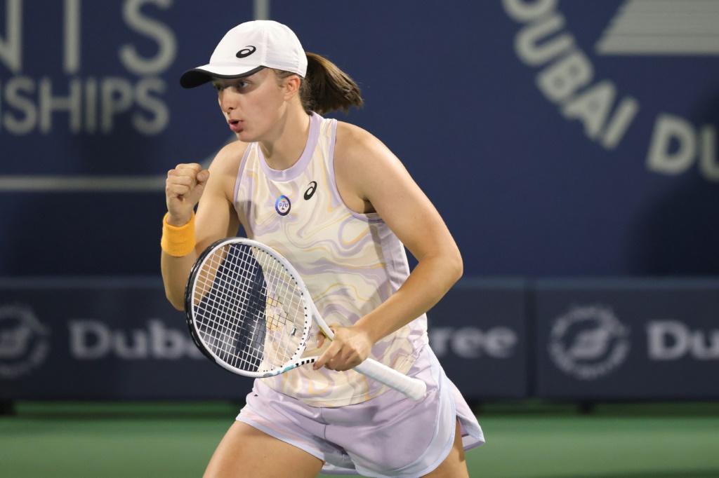 La Polonaise Iga Swiatek pendant sa finale perdue du tournoi WTA de Dubaï contre la Tchèque Barbora Krejcikova, à Dubaï, le 25 février 2023