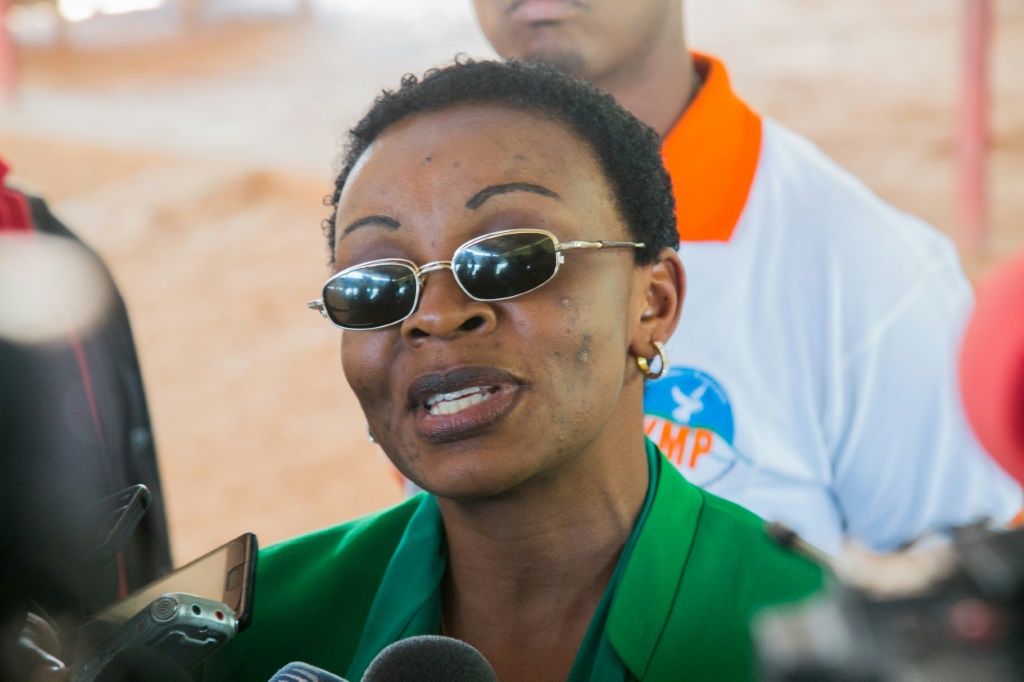 Pour l'opposante rwandaise Victoire Ingabire, en photo le 15 septembre 2018 à sa sortie de la prison de Nyarugenge, près de Kigali, les dépenses réalisées dans le secteur sportif sont de l'argent gaspillé