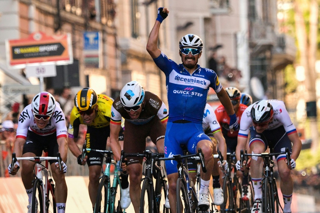 Le coureur français Julian Alaphilippe vainqueur de la classique Milan Sanremo, le 23 mars 2019