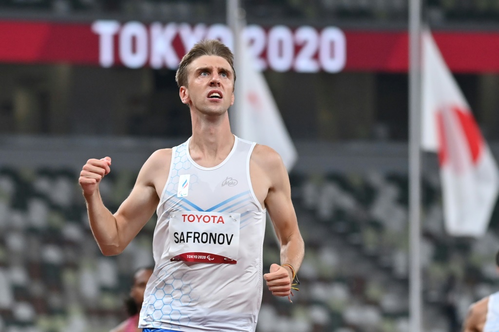 L'athlète russe Dmitrii Safronov aligné sur 100 m lors des jeux paralympiques de Tokyo, le 30 août 2021