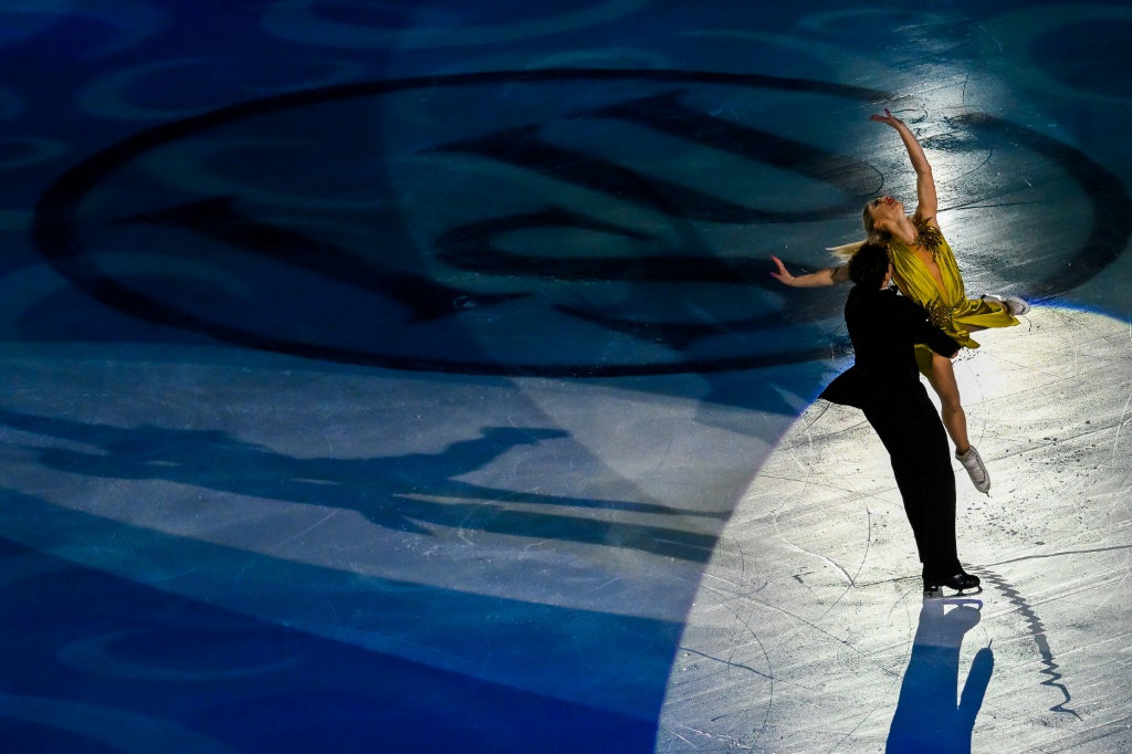 Les Canadiens Piper Gilles et Paul Poirier en action lors du Gala d'exhibition de la finale du Grand prix ISU à Turin (Italie), le 11 décembre 2022